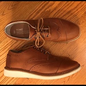 EUC TOMS Oxford, Brown